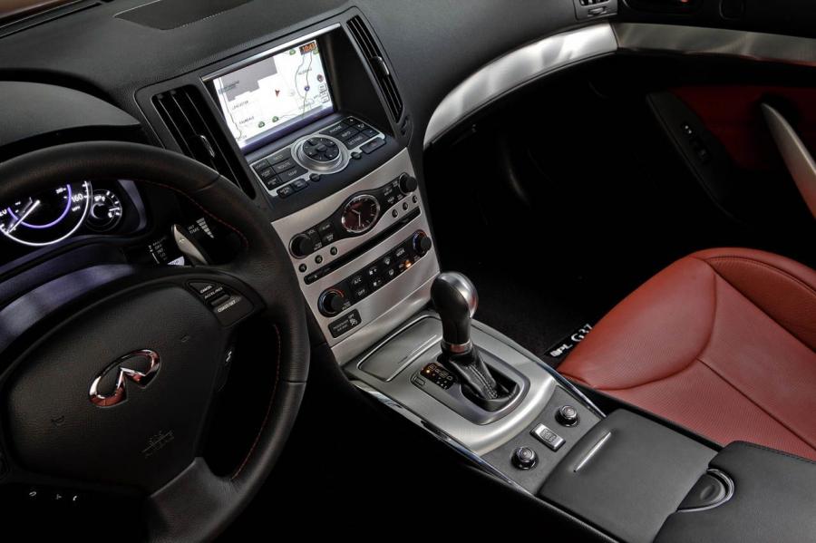  Infiniti G37 IPL Convertible 2013 года  (фото 15 из 37)
